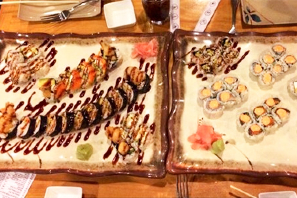 Sushi on platters at Sapporo